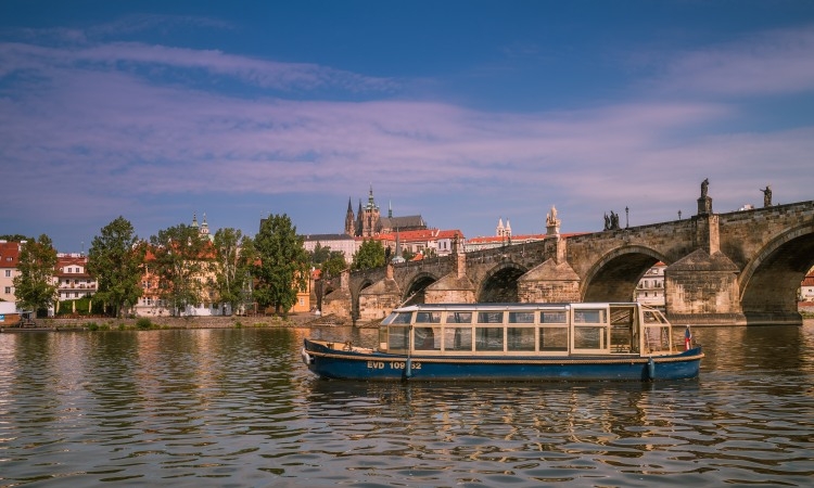 Elektronemo Solar Boat